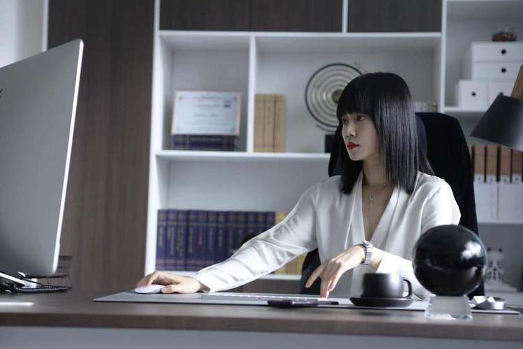 公寓招聘伴游纯出女孩--《紧急公关》：精英职场剧，难的是接地气