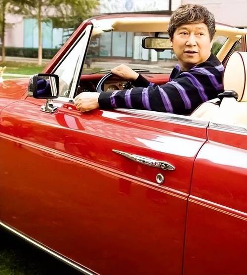 揭秘中国豪车首位车主：李晓华的法拉利与李春平的劳斯莱斯传奇故事(图1)