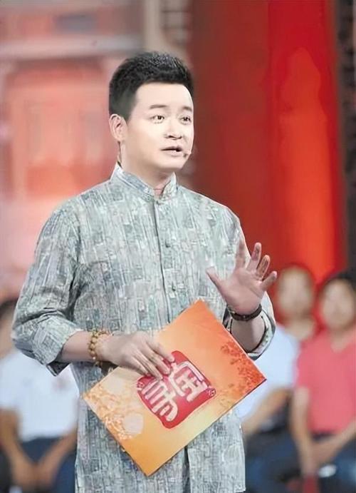 纯出女孩招聘--回顾央视李佳明：借钱上学进央视，巅峰期赴美，归来却被小尼代替(图1)