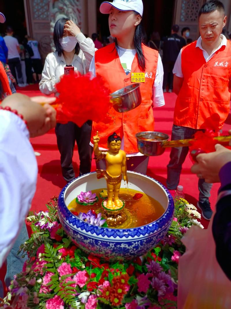 哈尔滨人是这样庆祝四月初八浴佛节的！(图1)