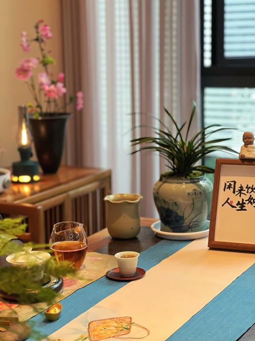 一本书一盏茶：远离喧嚣，享受静时光的完美组合(图1)