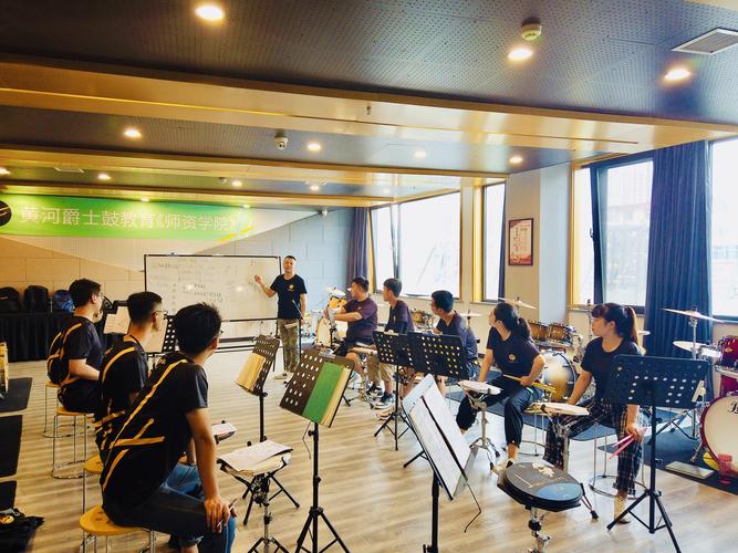 大学新学生入学教育培训的音乐和音乐创作(图1)