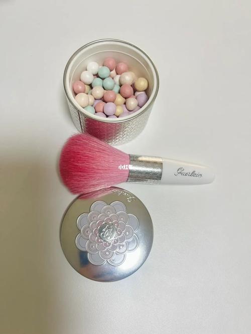 娇兰幻彩流星粉球使用体验：局部提亮妆效，油性皮肤需谨慎(图1)