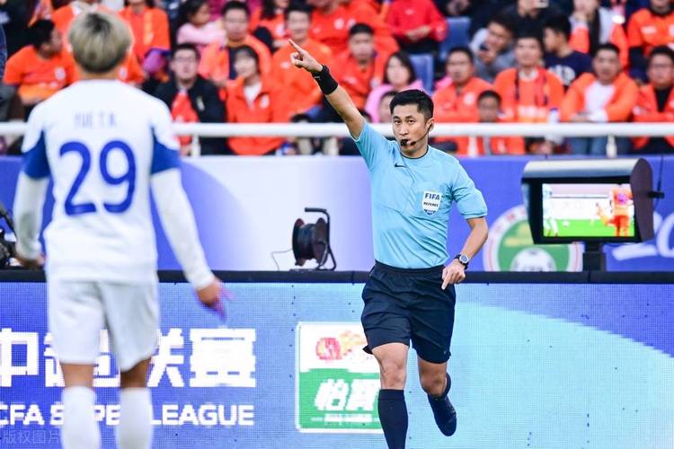 无缘2026世界杯，中国男足放弃奋斗，马宁或再成唯一遮羞布(图1)