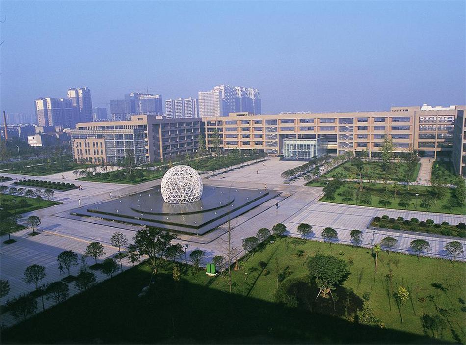 华西大学：追求卓越，连接未来(图1)