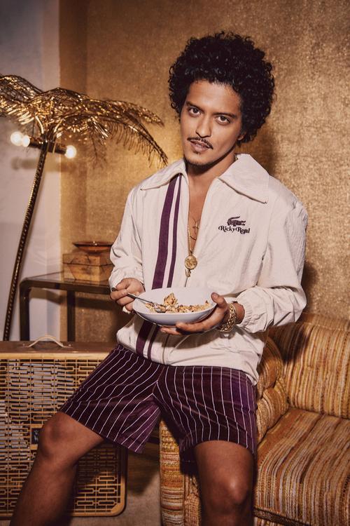 船音乐评论：布鲁诺·马尔斯（Bruno Mars）是1980年代出生的国际超级巨星，是夏威夷的儿子，他受到格莱美奖的青睐(图1)