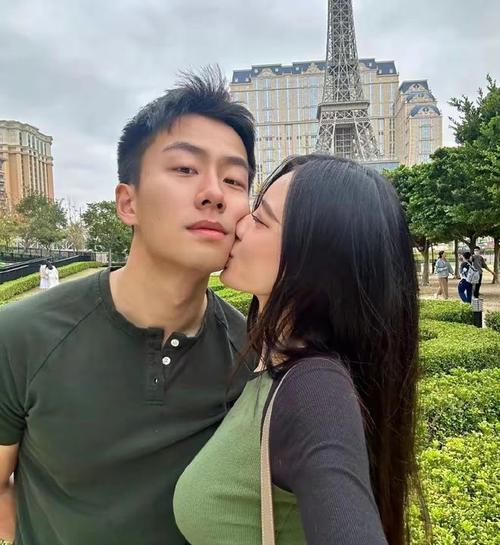 范志毅女儿求婚成功！男方身高1米96体魄强健，甜蜜告白让人羡慕(图1)