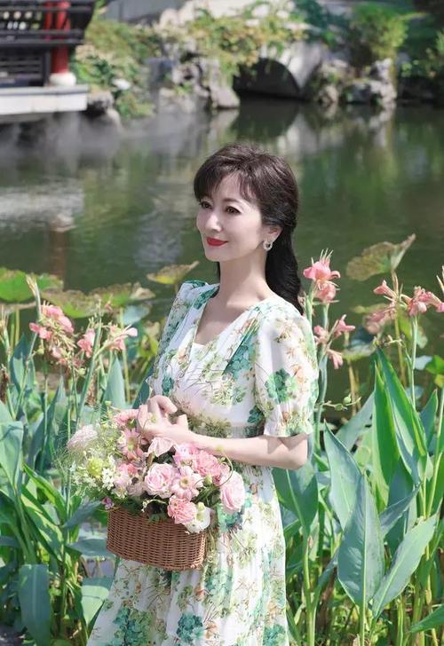 影视传奇：赵雅芝，时光沉淀后的优雅与智慧(图1)