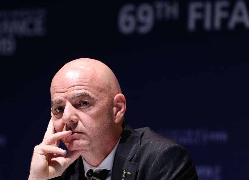普拉蒂尼和萨巴赫亲王 国际足联主席继任者之谜：谁将扛起FIFA大旗？(图1)