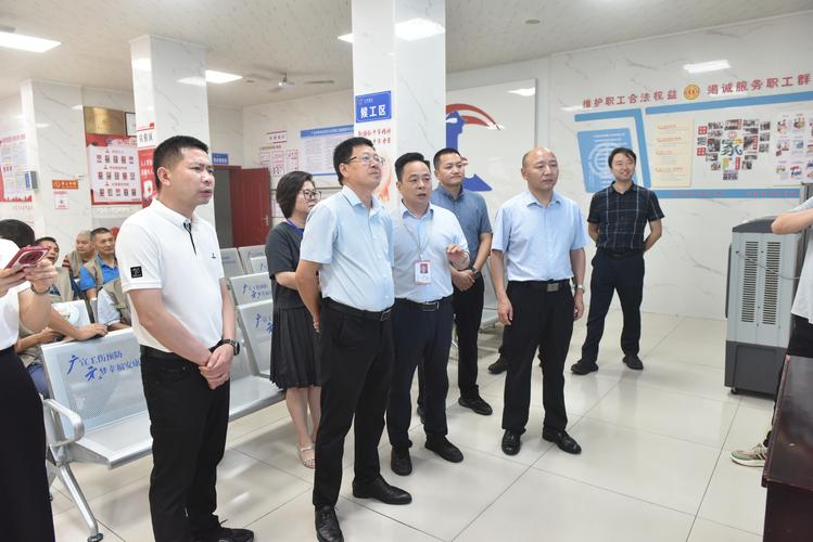 泸州人才济济，陈良携简历前来报到(图1)