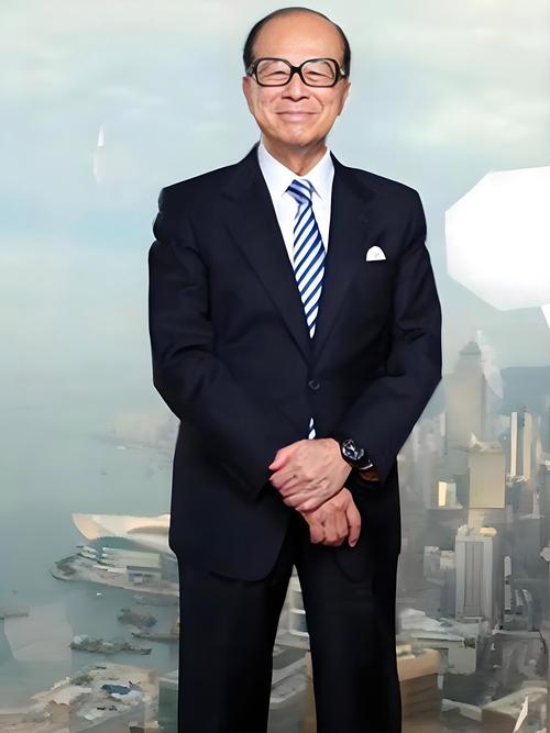 96岁李嘉诚罕见现身；警方报告了悉尼事件；合汇同行运营30天卖出7亿；霸王查鸡CEO出任海底捞董事，年薪120万(图1)