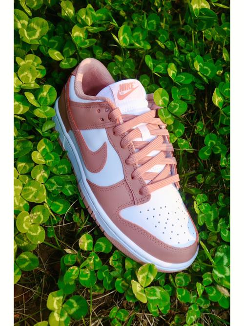 Nike Dunk Low乐透鞋款发布：绿色皮革覆面与老虎机主题设计全解析(图1)