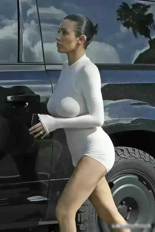 坎耶（Kanye）在中国的受欢迎程度很大程度上是由于两个女性(图1)