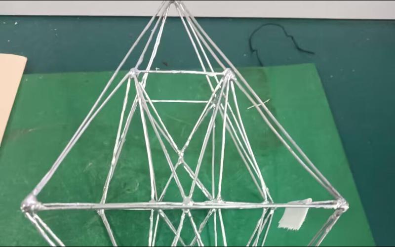 让我们制作纯粹手工焊接的3D轻质立方体，呼吸灯，音乐光谱以及动画(图1)