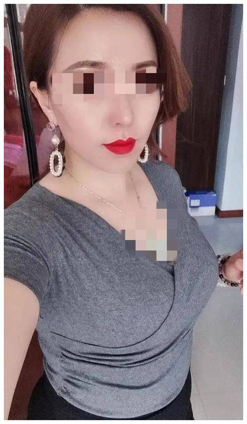 45岁富婆包养23岁猛男，连续3天发生关系哀求：钱不要了放过(图1)