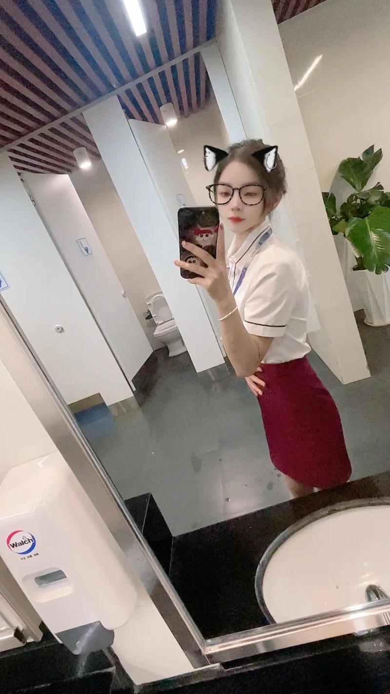 大圈招聘纯出女孩南宁招聘女孩伴游空姐模特,00后优先月入30-50万(图1)