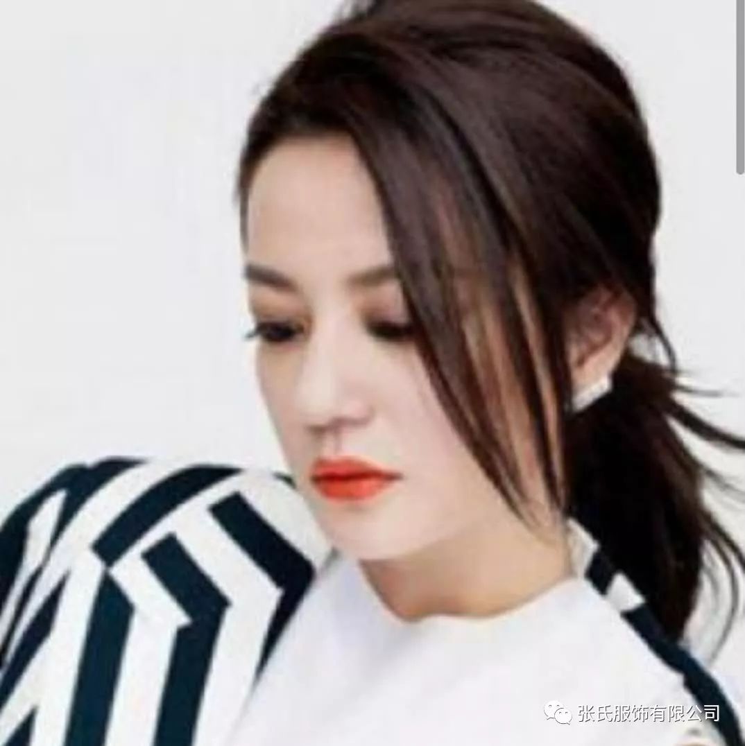 女生职业装发型扎法 干练又有职场范(图2)