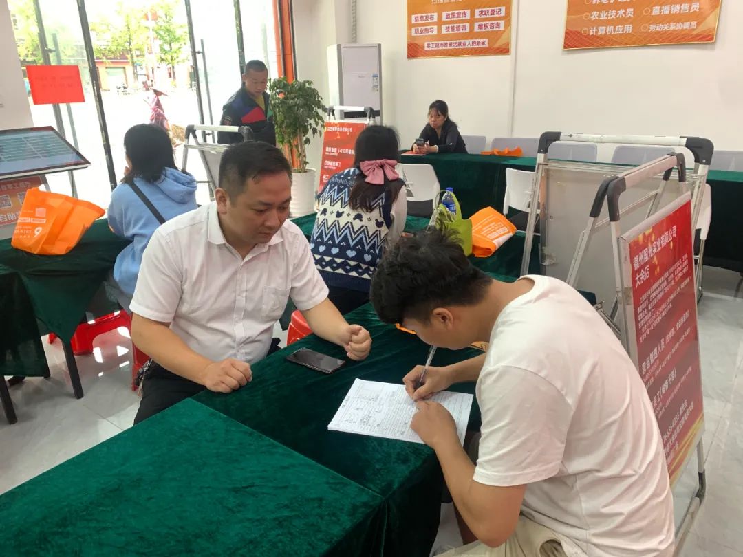 大余这场“家门口”的就业招聘会，你中意吗？(图9)