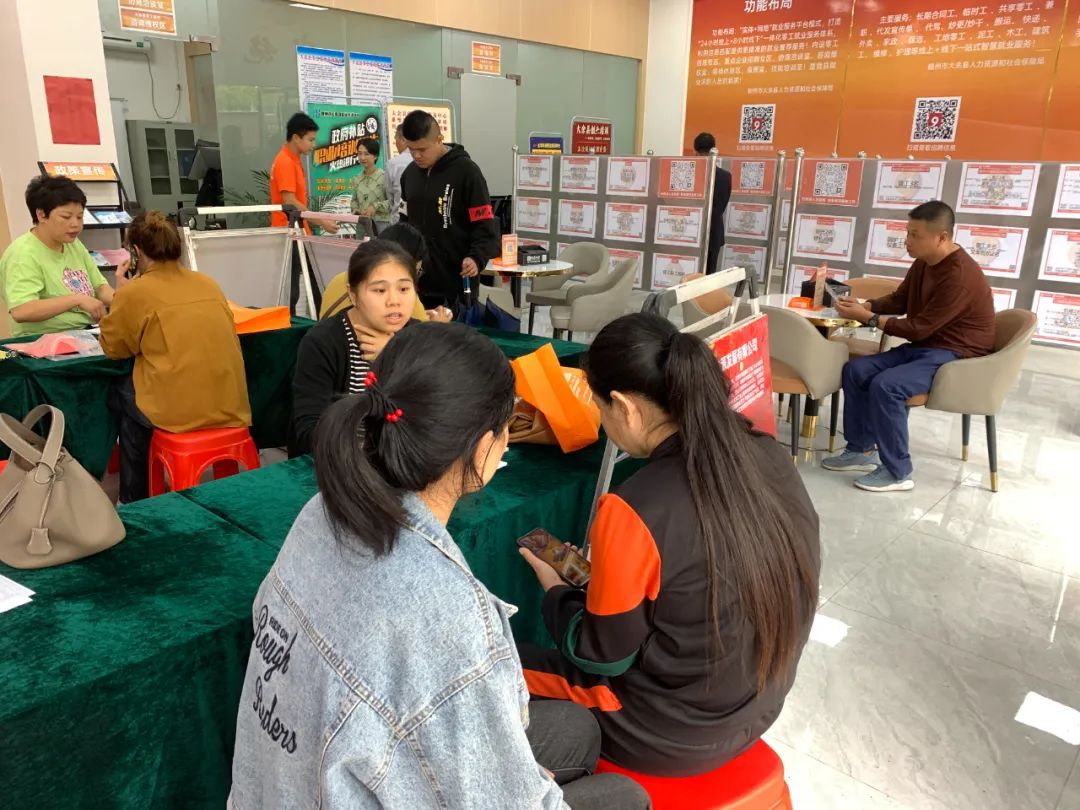 大余这场“家门口”的就业招聘会，你中意吗？(图10)