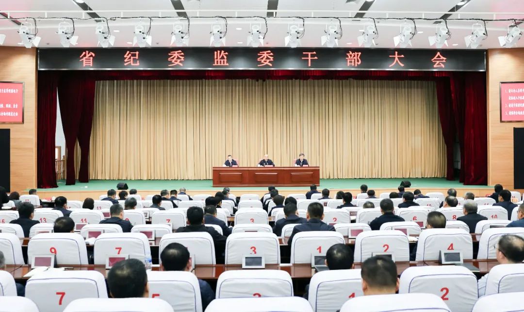 中央批准，边学文同志任黑龙江省委委员、常委和省纪委书记(图1)