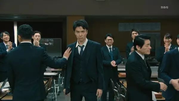“工作就是抢功”！很敢拍的职场日剧又燃又痛啊(图22)