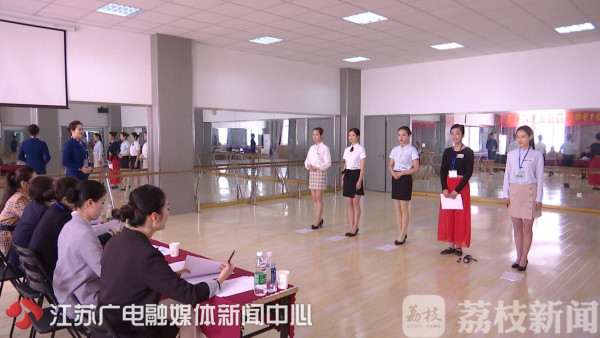 有颜还要有才！现场直击空乘类专业提前招生面试(图2)