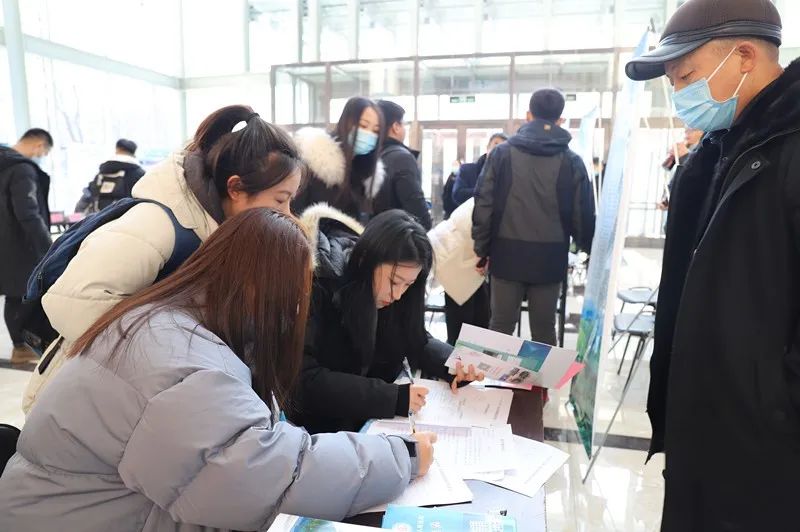 搭聚智平台 纳医学英才——大兴安岭“人才周”举办牡丹江医学院现场招聘会(图6)