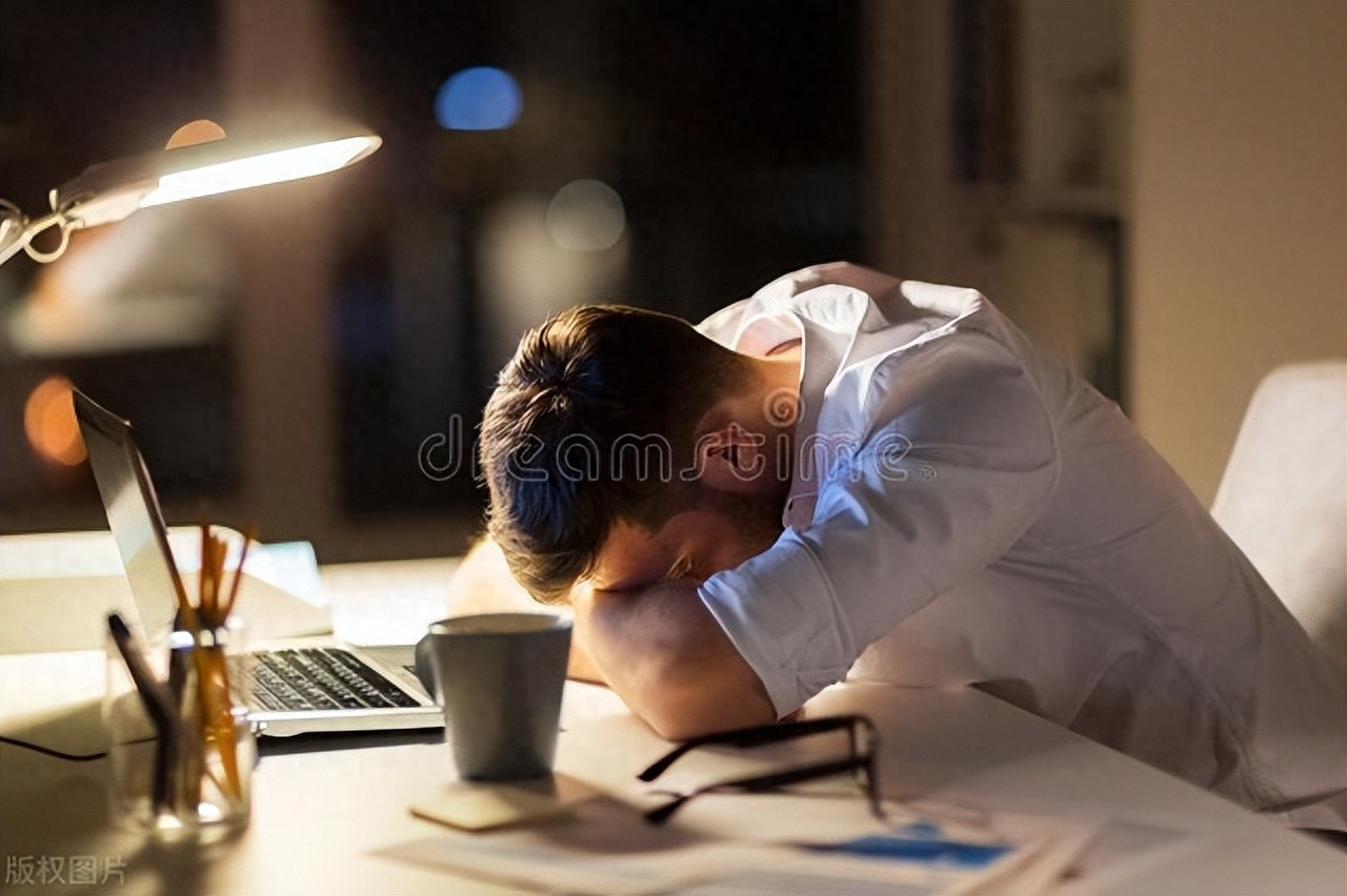 加班不是add work！ 工作和加班的地道表达怎么说？(图1)