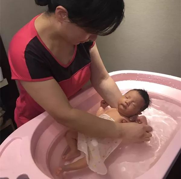 就26天请个月嫂要近二万？别开玩笑了！但金牌月嫂，就值这个钱！(图1)