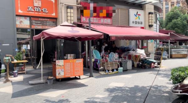 外卖平台上的“影子蛋糕店”：跨千里接单赚差价，证照系盗用(图4)