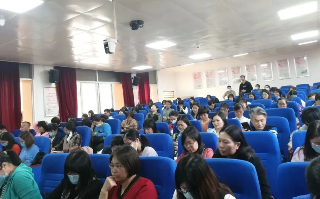 缓解工作压力，塑造阳光心态——清新二中“快乐大本营”邀请专家召开(图3)
