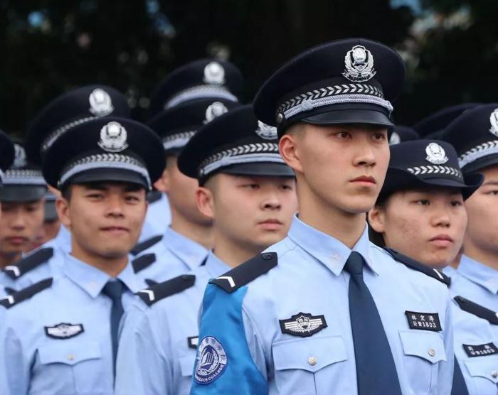 2021我国“铁饭碗”职业排名，公务员仅排第4名，第1名非他莫属(图5)