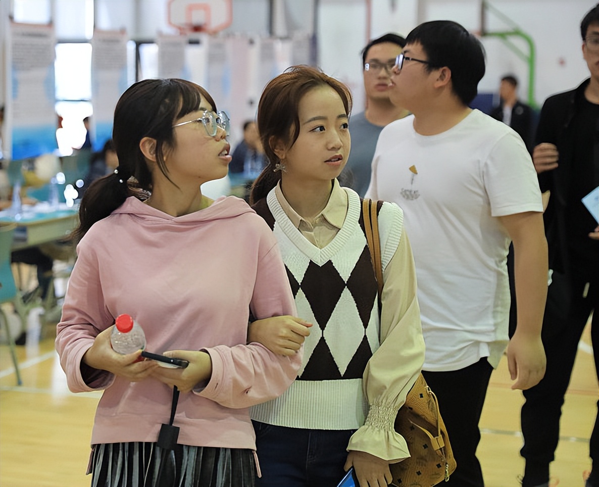 懂的都懂！中铁三局文员招聘要求“身材好”，官方解释更让人迷惑(图9)