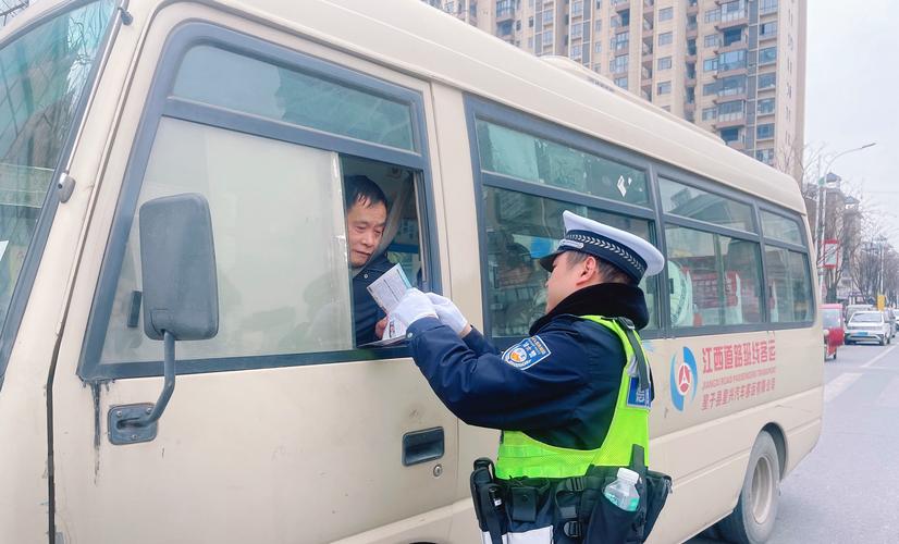 德阳公安交警圆满完成2025年春节交通安保任务(图1)