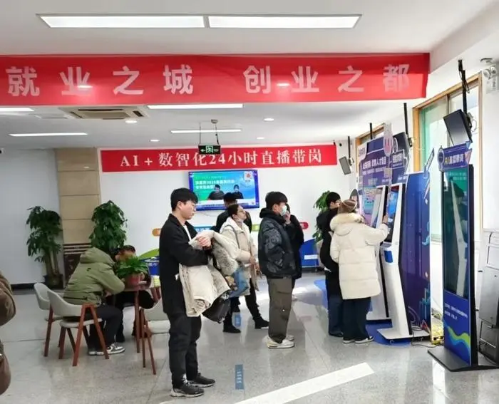 春风送“暖”岗位“职”达！济南举办系列招聘会助推就业复工(图5)