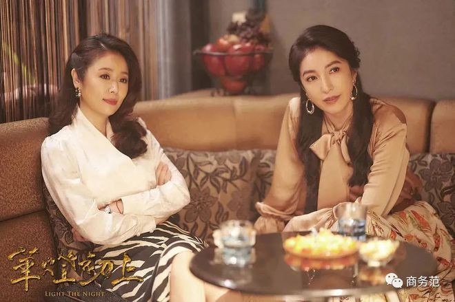 《华灯初上》夜店潜规则：妈妈桑为爱互撕，客人穿衣暴露身份(图11)
