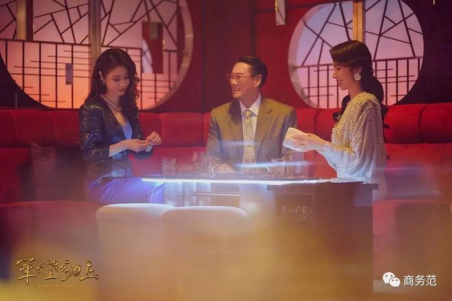 《华灯初上》夜店潜规则：妈妈桑为爱互撕，客人穿衣暴露身份(图12)
