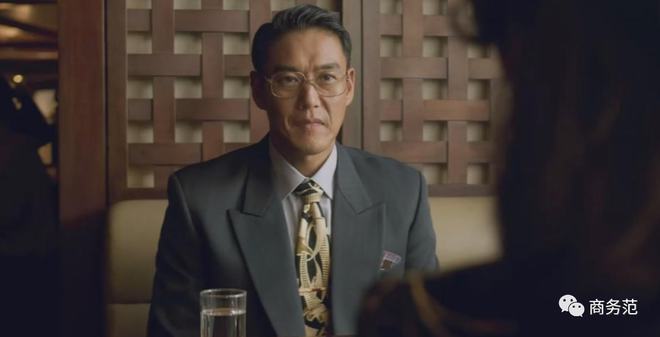 《华灯初上》夜店潜规则：妈妈桑为爱互撕，客人穿衣暴露身份(图22)