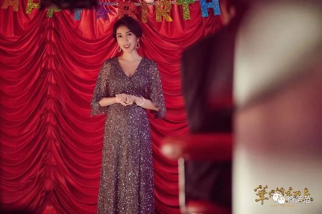 《华灯初上》夜店潜规则：妈妈桑为爱互撕，客人穿衣暴露身份(图42)