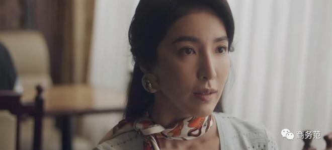 《华灯初上》夜店潜规则：妈妈桑为爱互撕，客人穿衣暴露身份(图46)