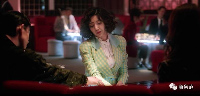《华灯初上》夜店潜规则：妈妈桑为爱互撕，客人穿衣暴露身份(图50)