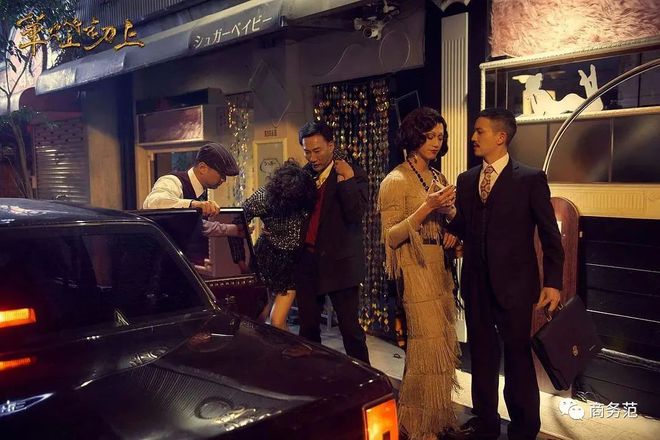 《华灯初上》夜店潜规则：妈妈桑为爱互撕，客人穿衣暴露身份(图9)