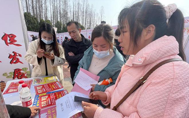 武汉东西湖：“零工驿站”促就业 春风行动暖民心(图4)