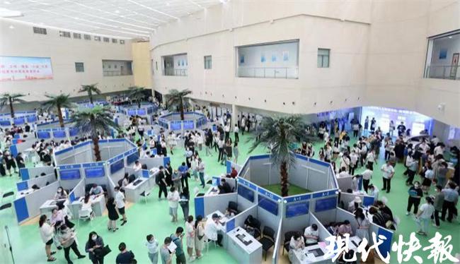 1008家企业提供10092个岗位！盐城线上线下召开暑期招聘会(图1)