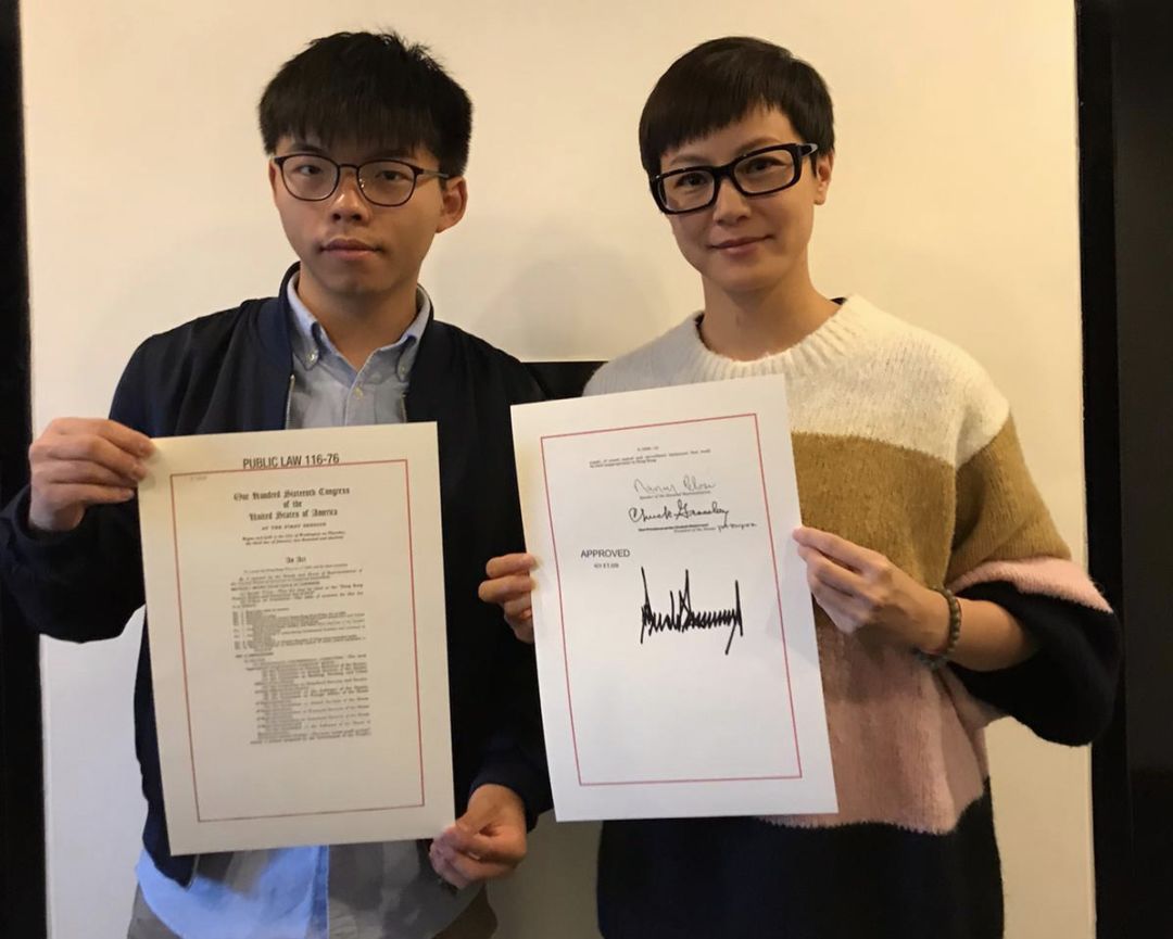 【关注】他俩炫耀美国发的“卖港证明”，港媒斥：汉奸证书！(图1)