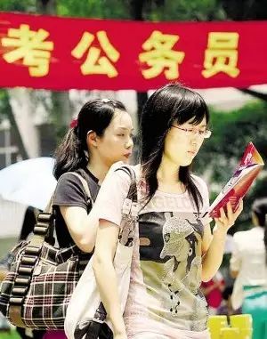 8天学费2.98万！天价公务员面试培训班都培训啥?(图1)