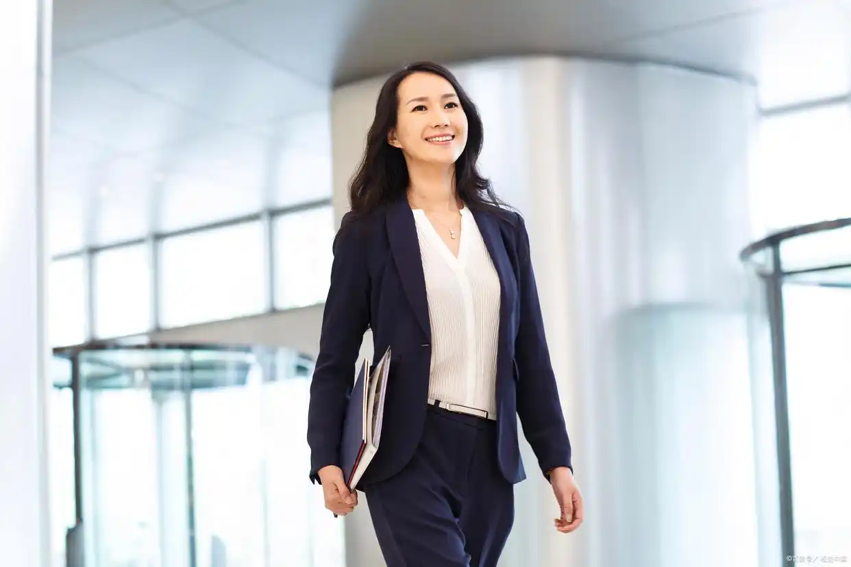 工作能力优秀的职场人长什么样？有这5个特点！(图1)