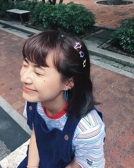 我不建议你戴发夹，除非是这个发型(图8)