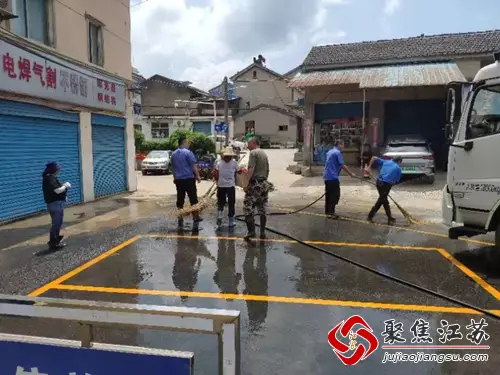 汤山城市治理中队：坚守城市管理岗位，用坚韧守护秩序(图2)