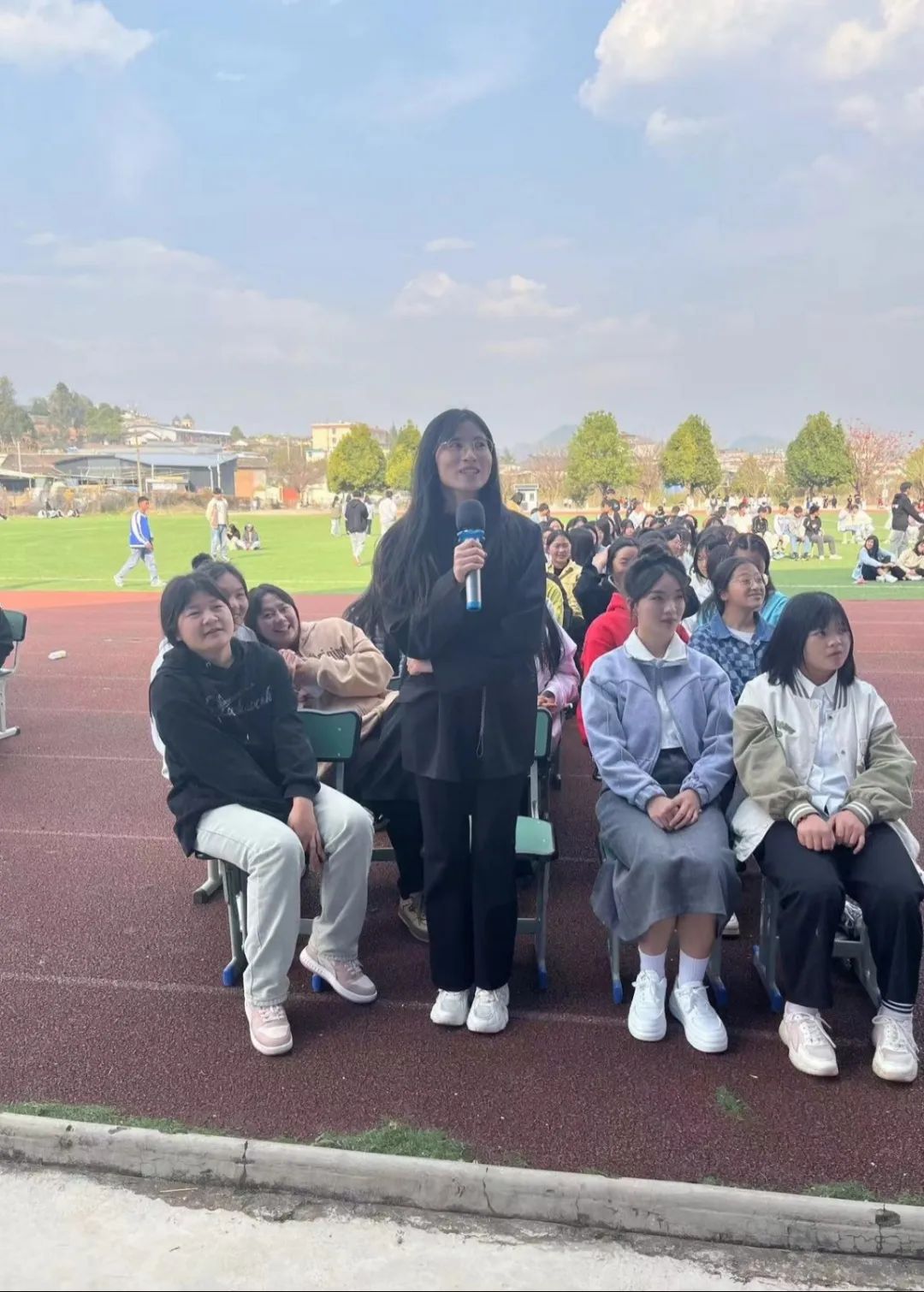 助力单招考试，会理职校举行面试礼仪培训(图2)